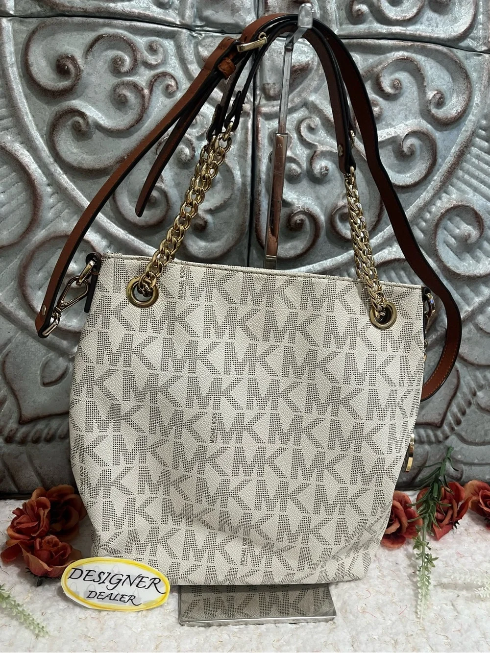 MICHAEL Kors Jet Set Vanilla Signature Logo Slim Bag